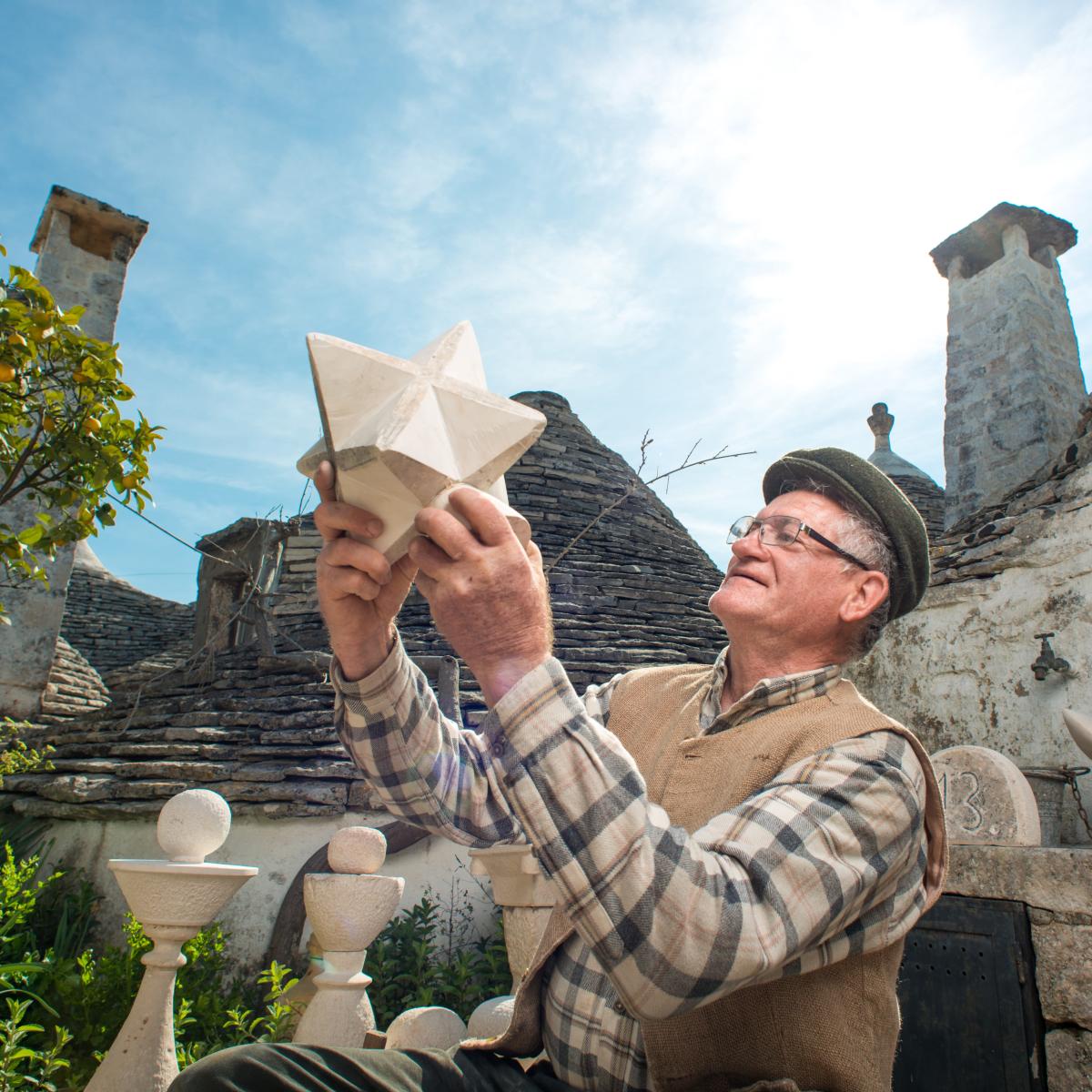 U mèste trullêre (the master trullo builder)
